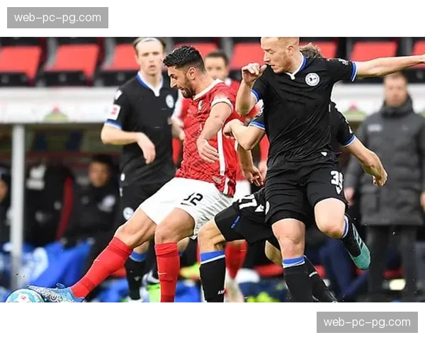 佛罗伦萨发布赛前海报,主题为“钢铁丛林”,凸显球队近期坚固防守 佛罗伦萨发布赛前海报,主题为“钢铁丛林”,凸显球队近期坚固防守