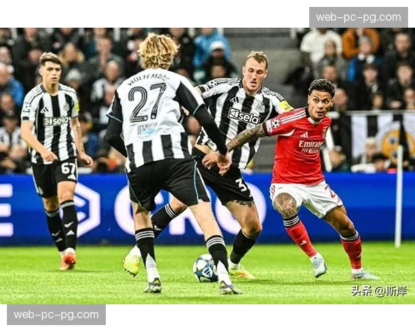 纽卡斯尔联队为备战与热刺的比赛,全队提前两天抵达伦敦适应场地 纽卡斯尔联队为备战与热刺的比赛,全队提前两天抵达伦敦适应场地